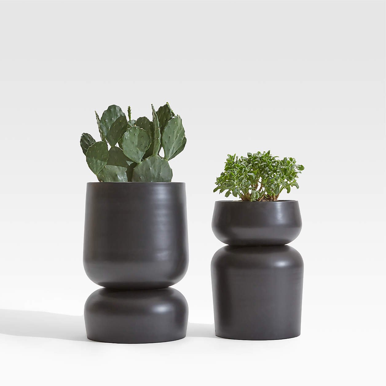 glencoe-reversible-black-metal-planters.jpeg