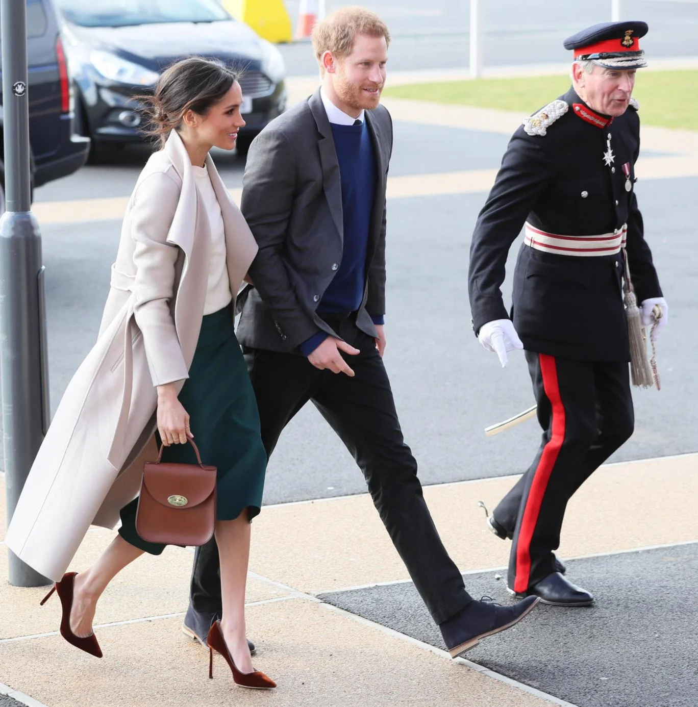 Meghan Markle skirt canada