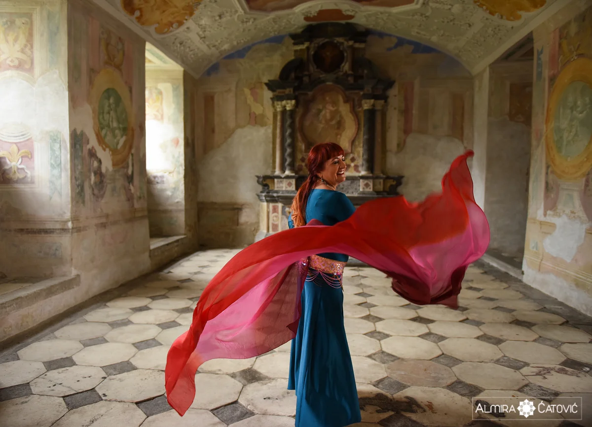 After the reconstruction of the breast, her femininity was restored and she began with an oriental dance, which she said gave her more than a celebration of life and femininity; namely, the dance helped her not to fall in depression in the darkest moments.