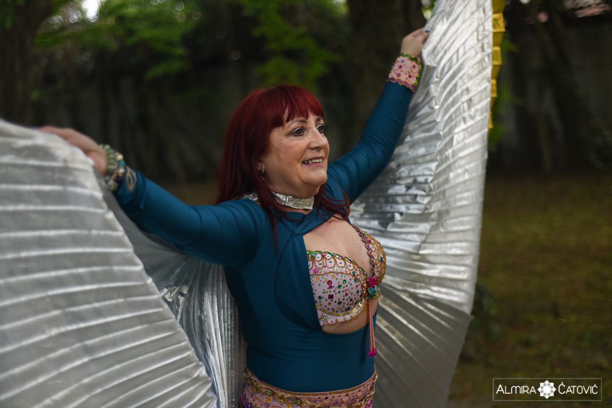 Silva, an extraordinary and fascinating person who, at 63 years of age, is youthful, glowing and full of vibrant colors. She enjoys the beauty of life more than ever before, especially being in company with her two grandchildren Aljaž and Jan. Through her story, she gives us insight into an extremely traumatic experience that she perceived as a great gift, through which she changed her life and now truly live her life.