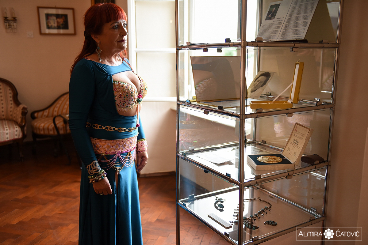 V gradu v Slovenski Bistrici so na ogled nagrade, nakit in pohištvo izjemne kirurginje svetovnega slovesa, in sicer gre zahvala dr. Zori Janžekovič, da je rekonstrukcija dojke sploh možna in tudi uspešna. Prof. dr. Zora Janžekovič je v leta 1961 izumila metodo takojšnjega kirurškega zdravljenja opeklin, s čimer je rešila mnogo žrtev opeklin, ki bi sicer morale umreti ter tako povedla mariborsko bolnišnico v center edukacije, kamor so prihajali na učenje najimenitnejši svetovni strokovnjaki s področja plastične, rekonstrukcijske kirurgije in opeklin. Prejela je številne nagrade, med drugim leta 2007 Zlato britev, ki je namenjena posameznikom, ki so naredili izjemen doprinos.