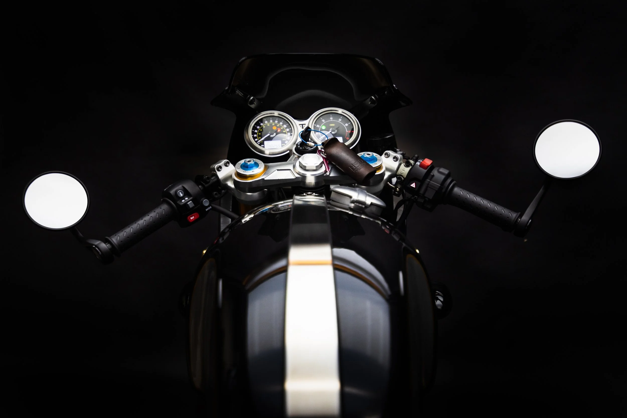 Lux Machina-Triumph Thruxton-10.jpg