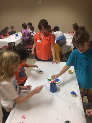 Campers mix colors to paint their pinch pots!