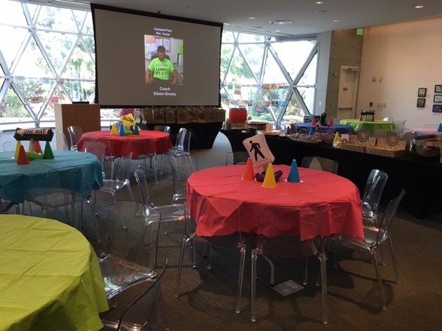 Each participant and any other children in attendance were given gift bags with neon bicycle pins, tattoos, a bicycle chain bracelet and a Dalí hand-held fan.