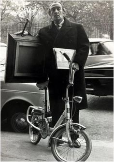 What important safety gear is Dalí missing in this photo?
