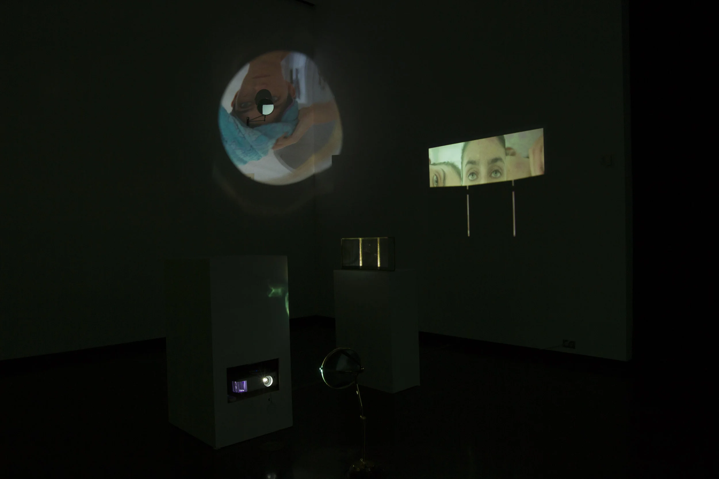 Documentation of Ends Meet, 2-Channel Video Installation with Projection and Mirrors