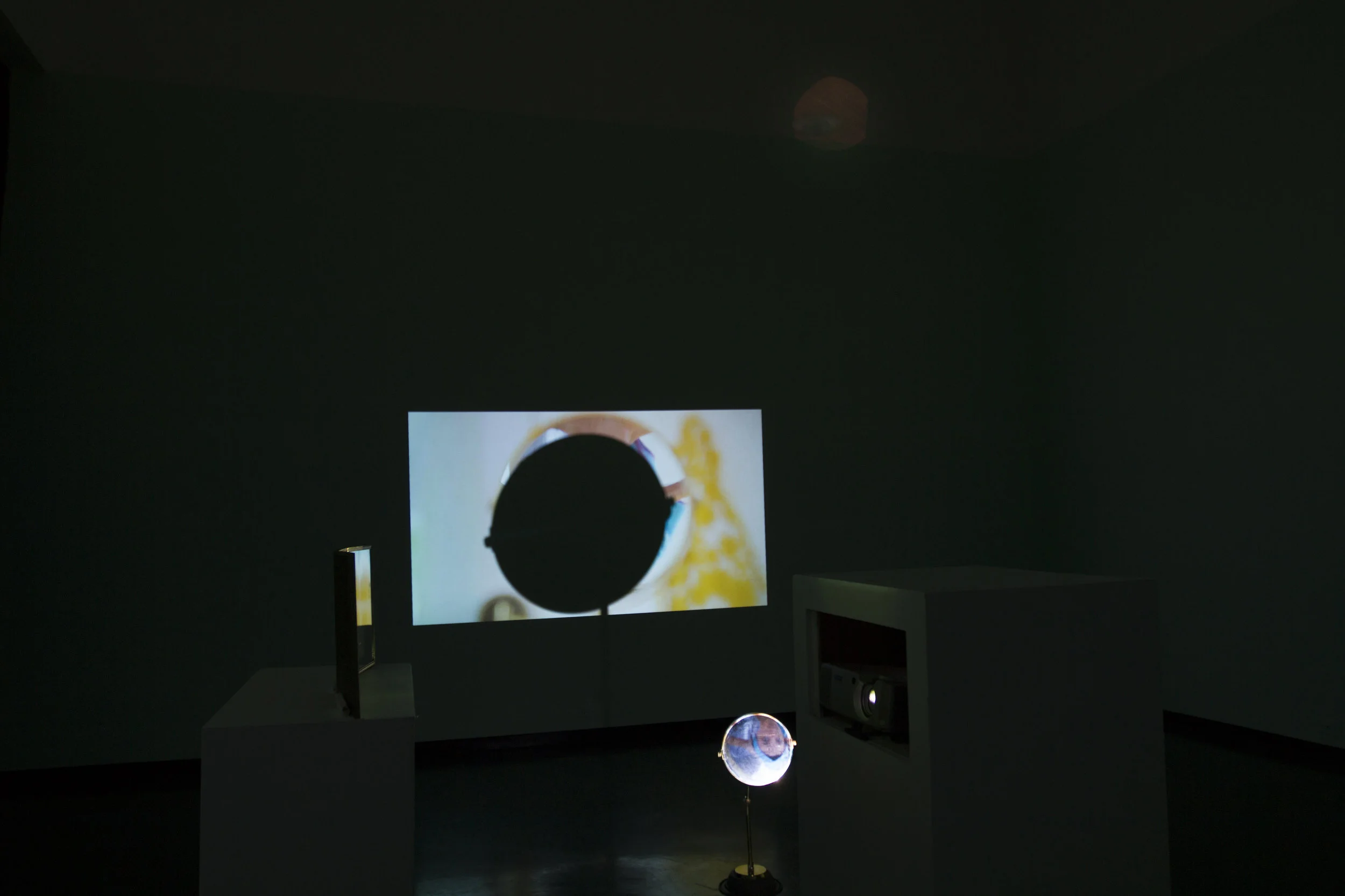 Documentation of Ends Meet, 2-Channel Video Installation with Projection and Mirrors