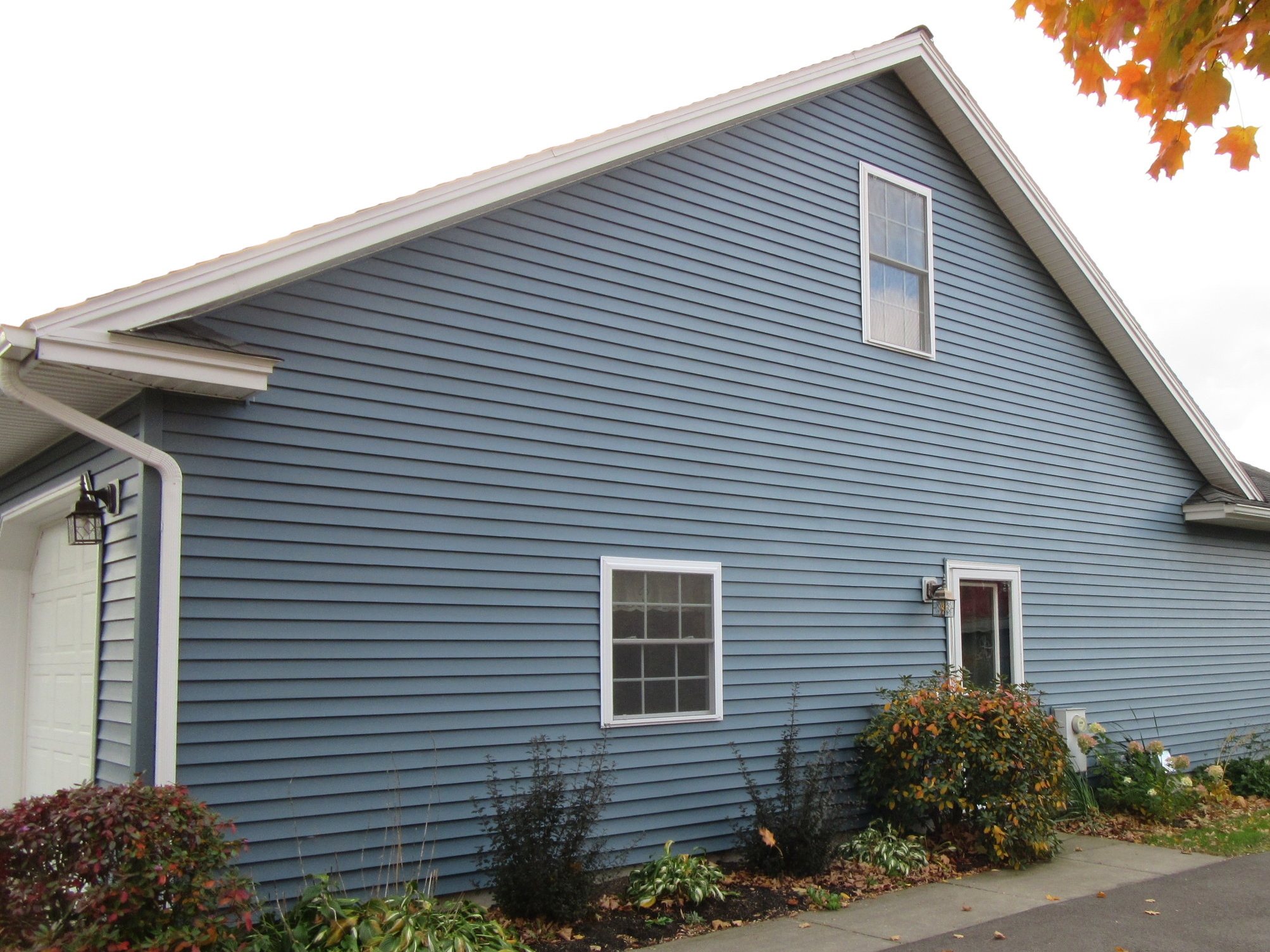 Tour of a vinyl siding project — Ernz Co. Painting