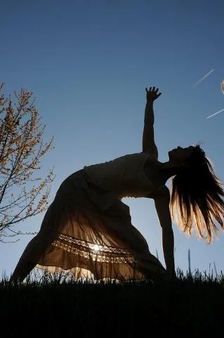 UTTHITA TRIKONASANA.jpg