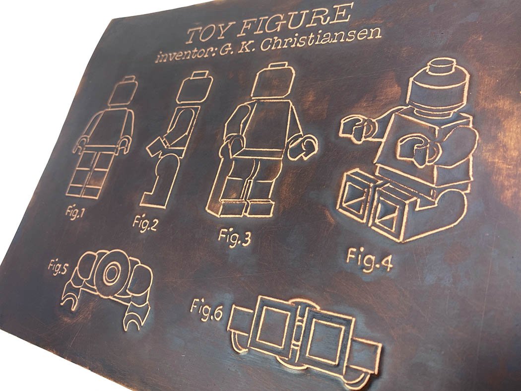 Lego figures_patent_8x10_ang2_C_LR.jpg