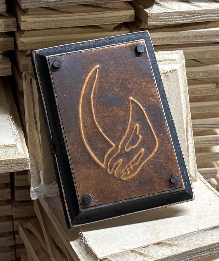 Mudhorn_2x3_ang1_on wood_S.jpg