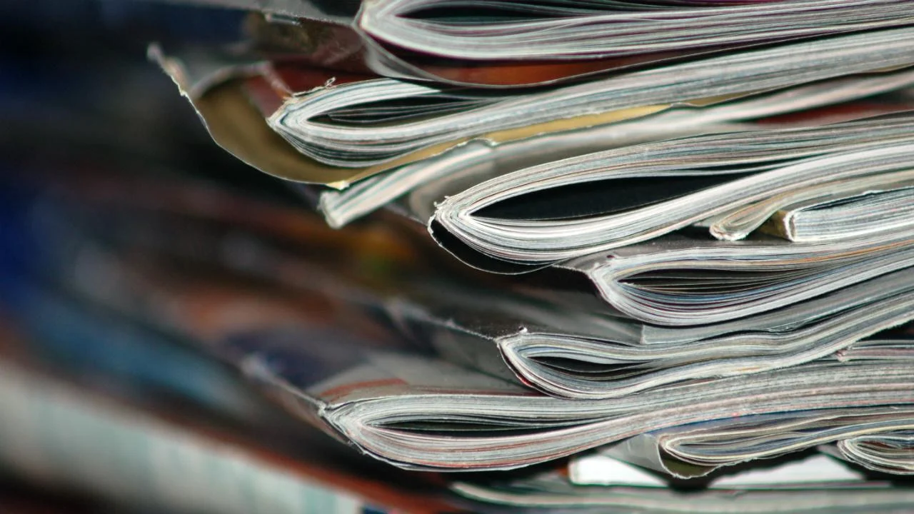 si-journalstack.jpg