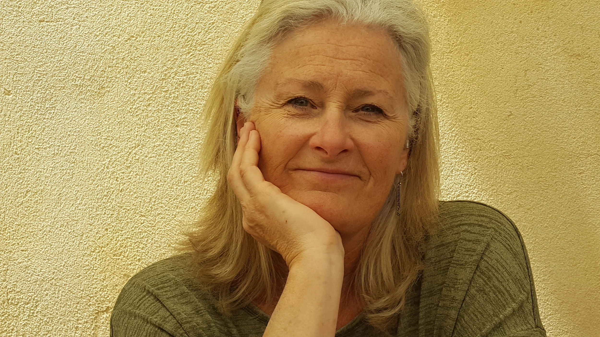 Dee headshot Italy 2.jpg