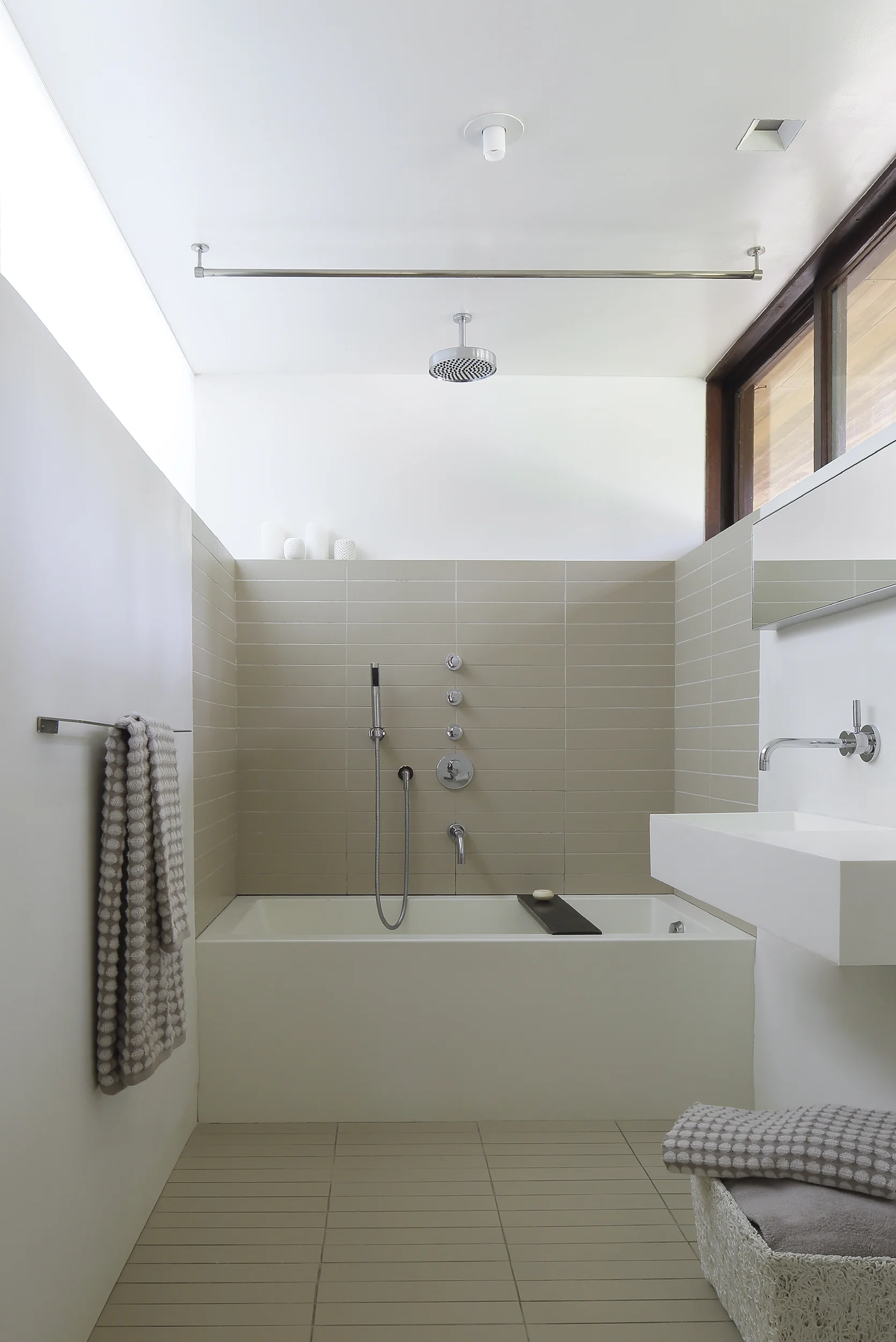 19-Lincoln_018 Master bath.jpg