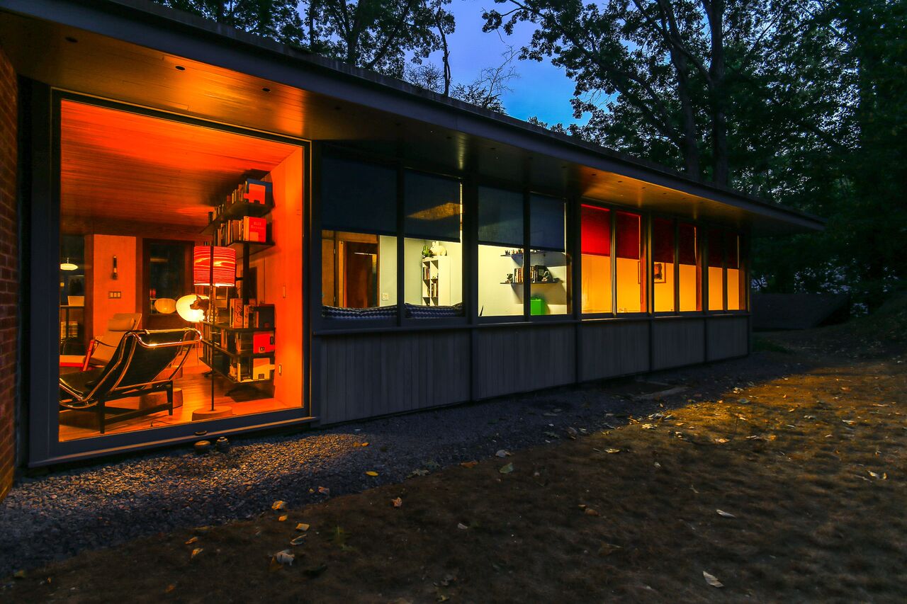 Hastings Residence Back Wall @ Night.jpg