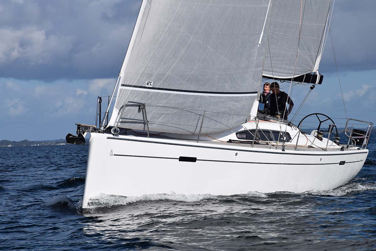 En Dehler 41 med Titanium dubbeltaft på storsegel och fock. Taften kan vara grå eller vit, detta är ett exempel på den grå taften. Klicka för störe bild.