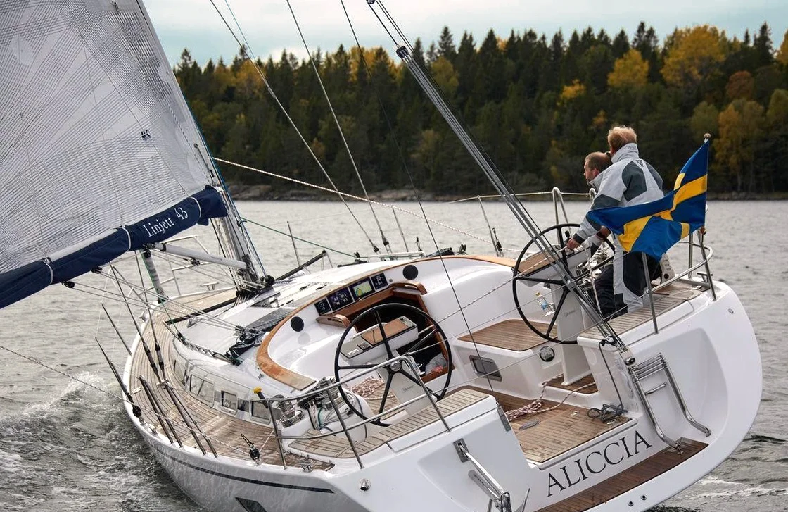 En Linjett 43 med X-Drive Carbon segel både för cruising och club racing. Det här seglet har extra taft på akterliket för ökad hållbarhet..