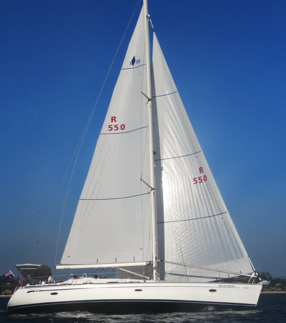 En Bavaria 50 med X-Drive Endure segel med dubbel taft.