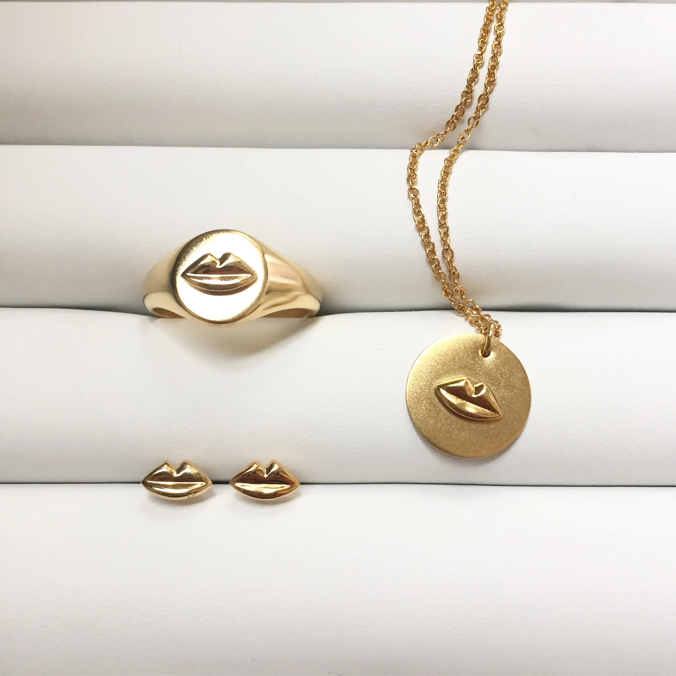 Ring Signet Gold Kiss