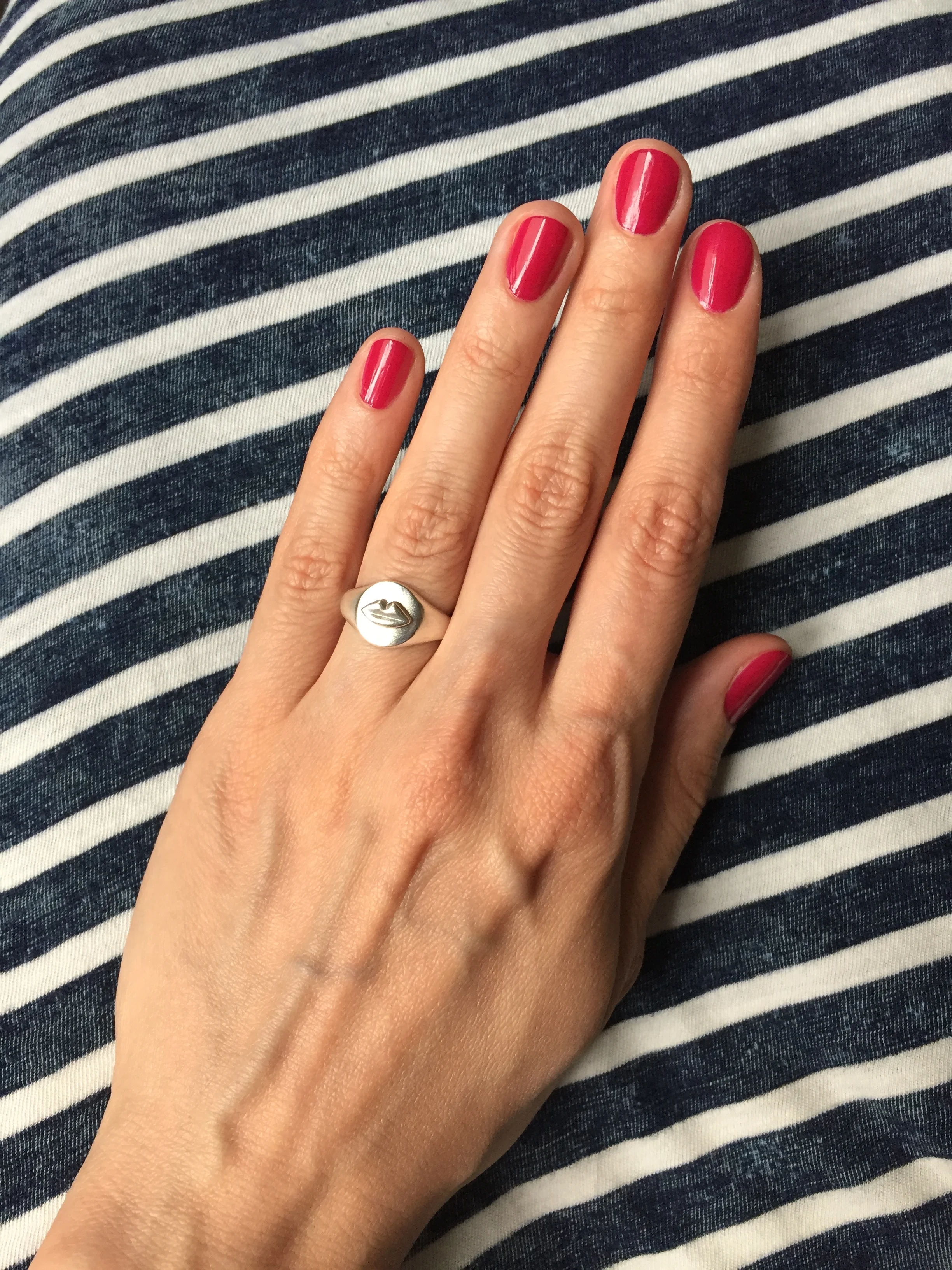 Ring Signet Silver Kiss