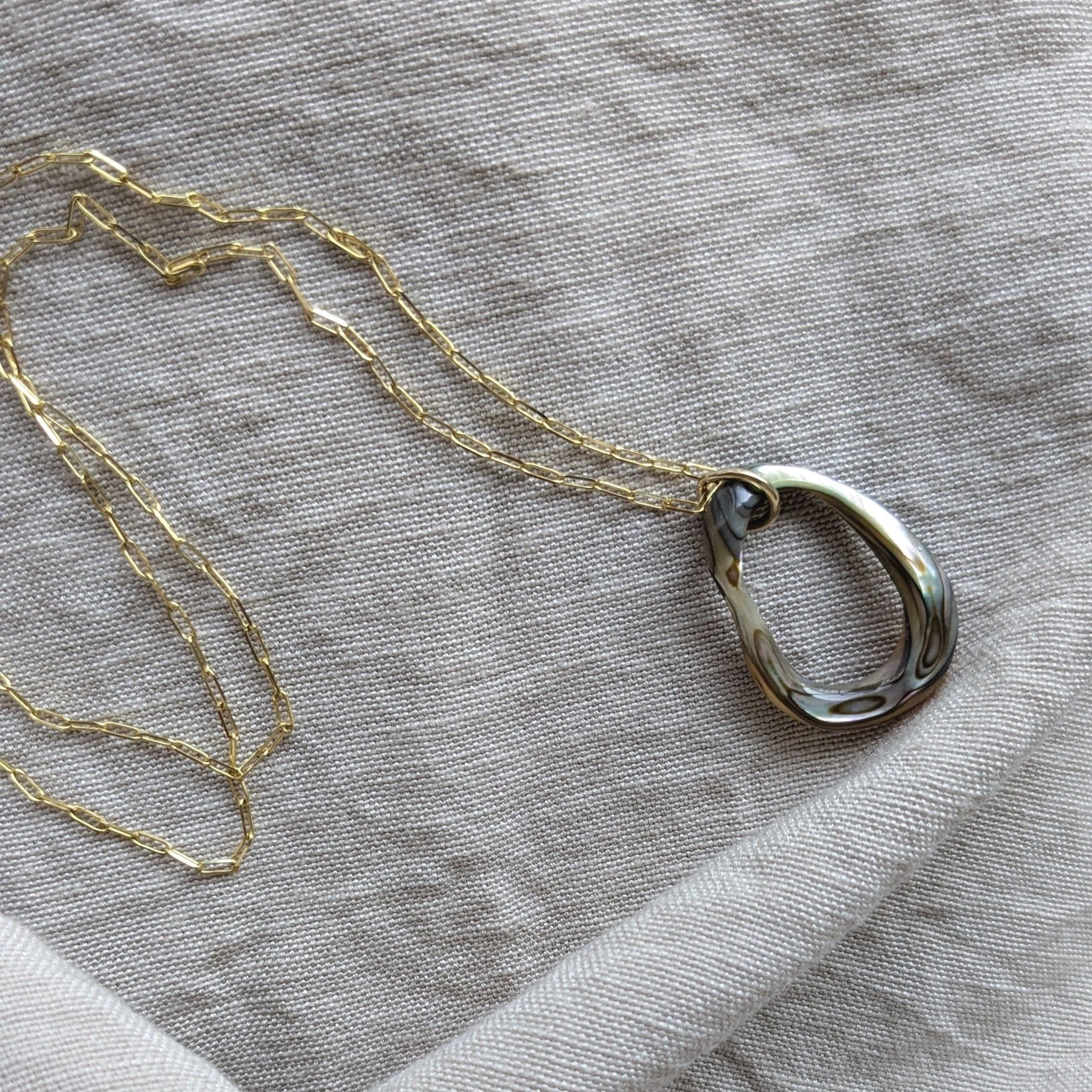 Pendant Abalone Shell Eternity Gold