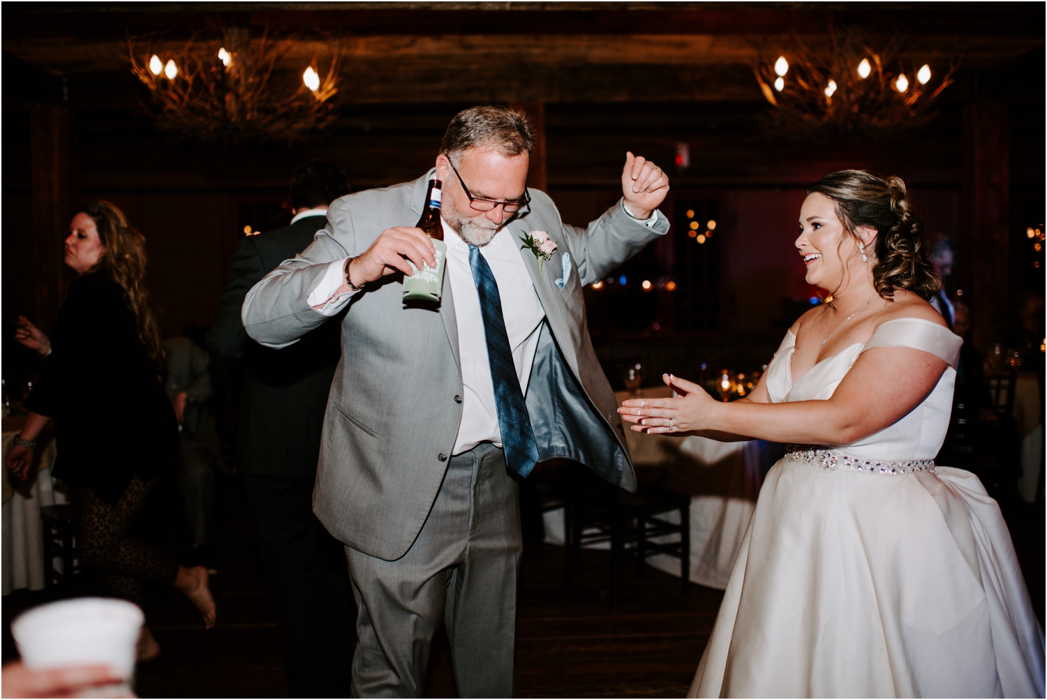 memphisweddingheartwoodhall3.jpg