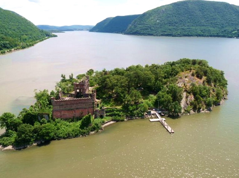 2019 hudson bennerman castle and island 2.jpg