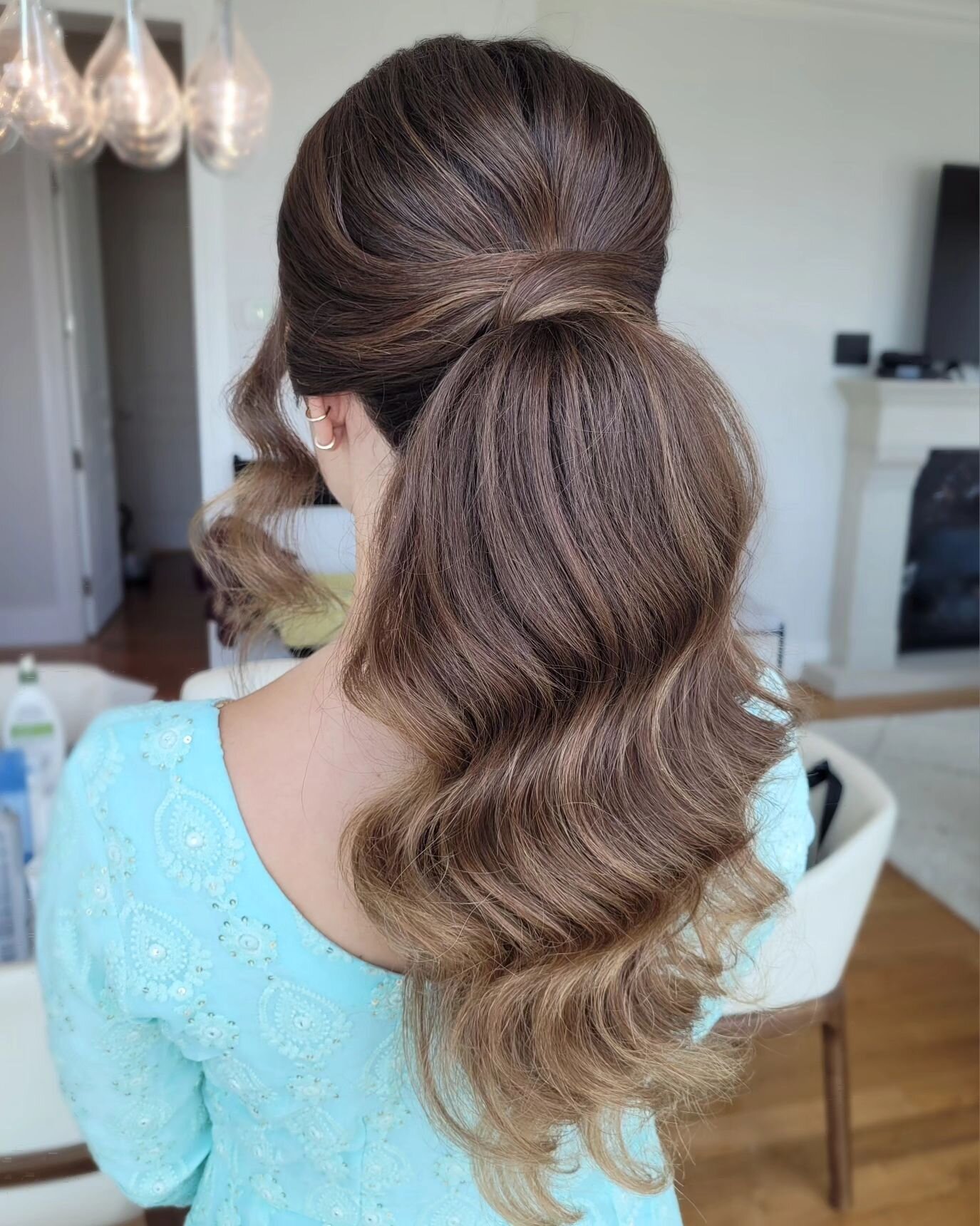 The GLAM pony ✨
I love this option for bridesmaids, bridal showers, and even brides that have high necklines on their dresses. 
.
.
.
.
#torontobride #bride #torontobridalhairstylist #torontoweddinghairstylist #torontohairstylist #mobilebridalhairsty