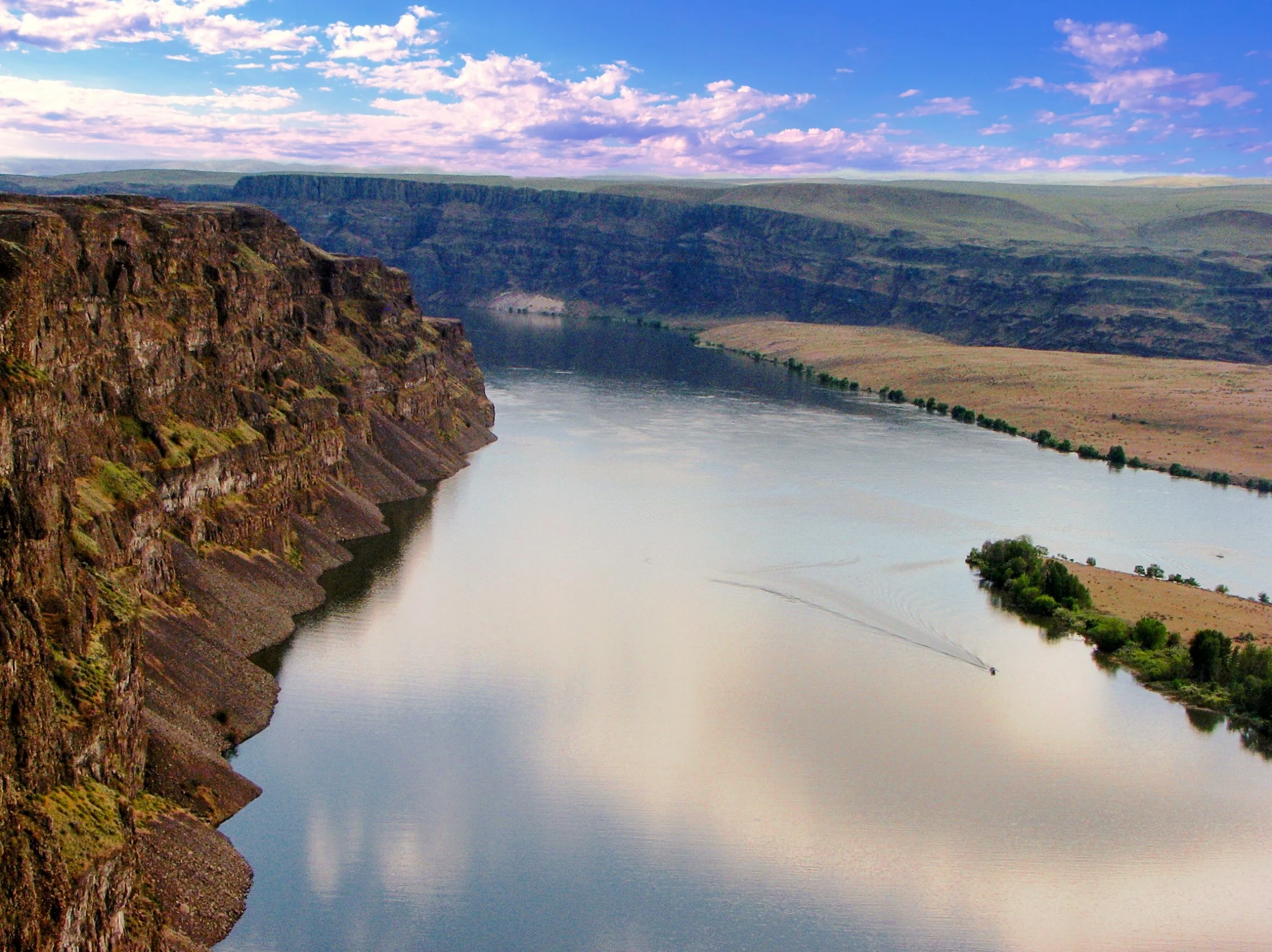 Columbia at Cresent Bar 2.jpg