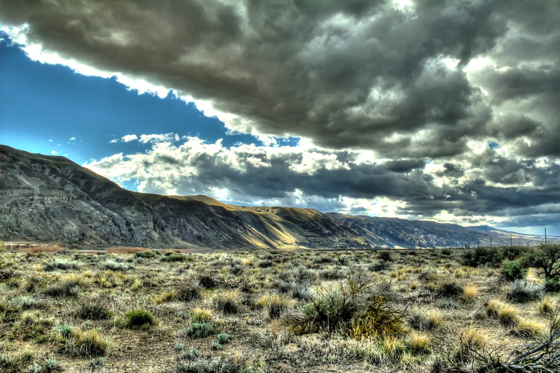 Hills along the Columbia 1.jpg