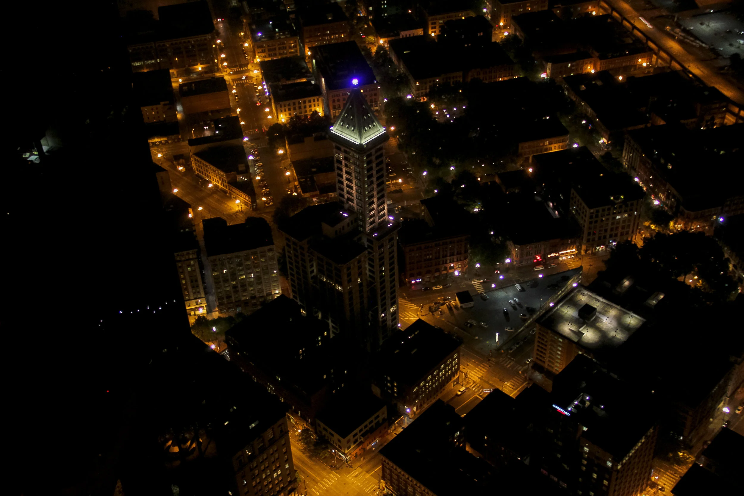 Smith tower at night.jpg