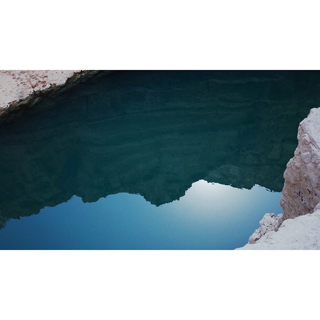 Wading up Wadi Shab #wadishab #wadi #oman #emeraldwater #gorge #caves #travel #travelphotography #hiking #swimming #clearwater