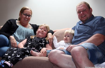 Mamma Anna, Emma 7 år, Felix 1 år och pappa Andreas.