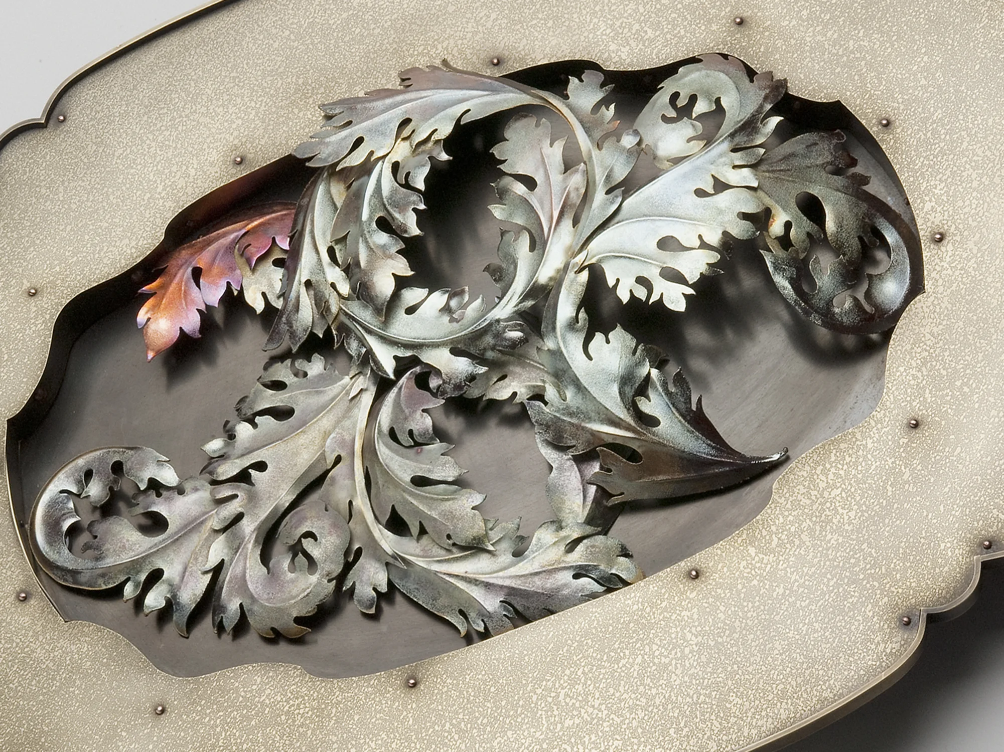 Spinous Tray - detail