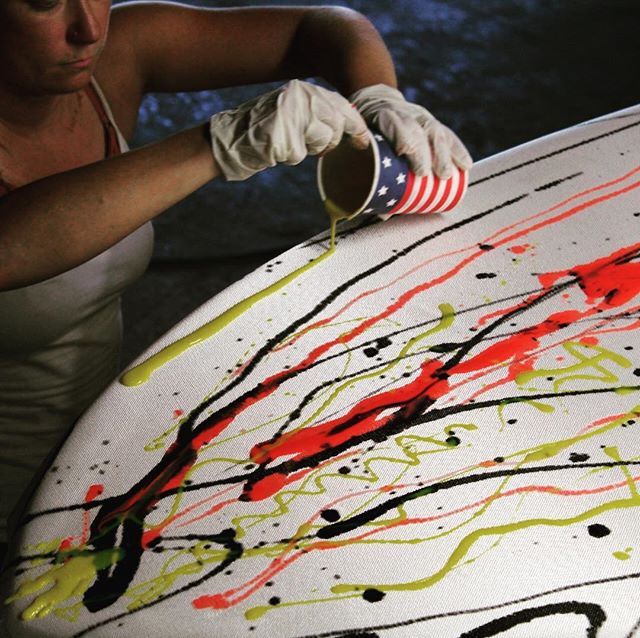 This pic really resinates with us. #ecolicious #boardbuilder #resin #paddleboarding #glassinggirl