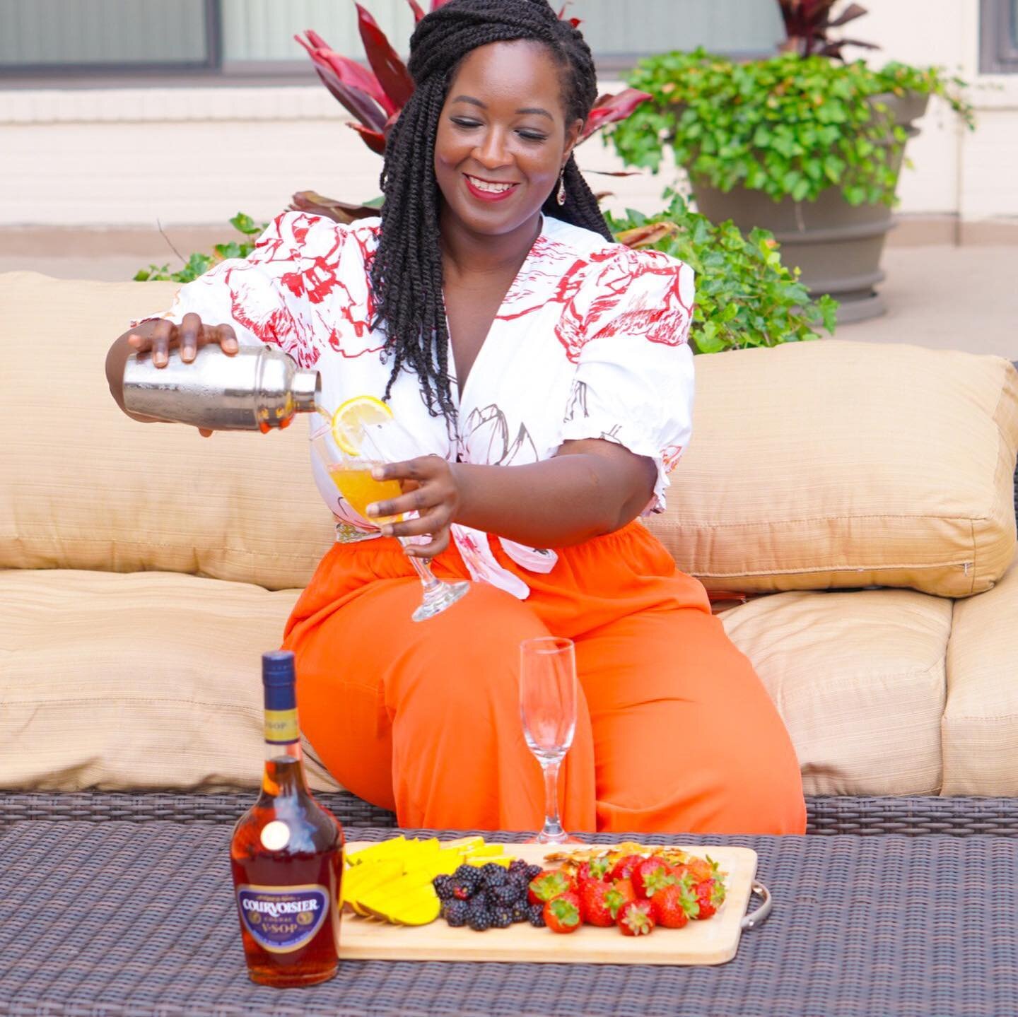 If you&rsquo;re looking for a sign to try a new drink, then here it is - the French Twist featuring @CourvoisierUSA V.S.O.P. - a citrusy cocktail from the Most Awarded Cognac House #ad21+ ⠀
⠀
The French Twist is very easy to make, all you need is:⠀
-