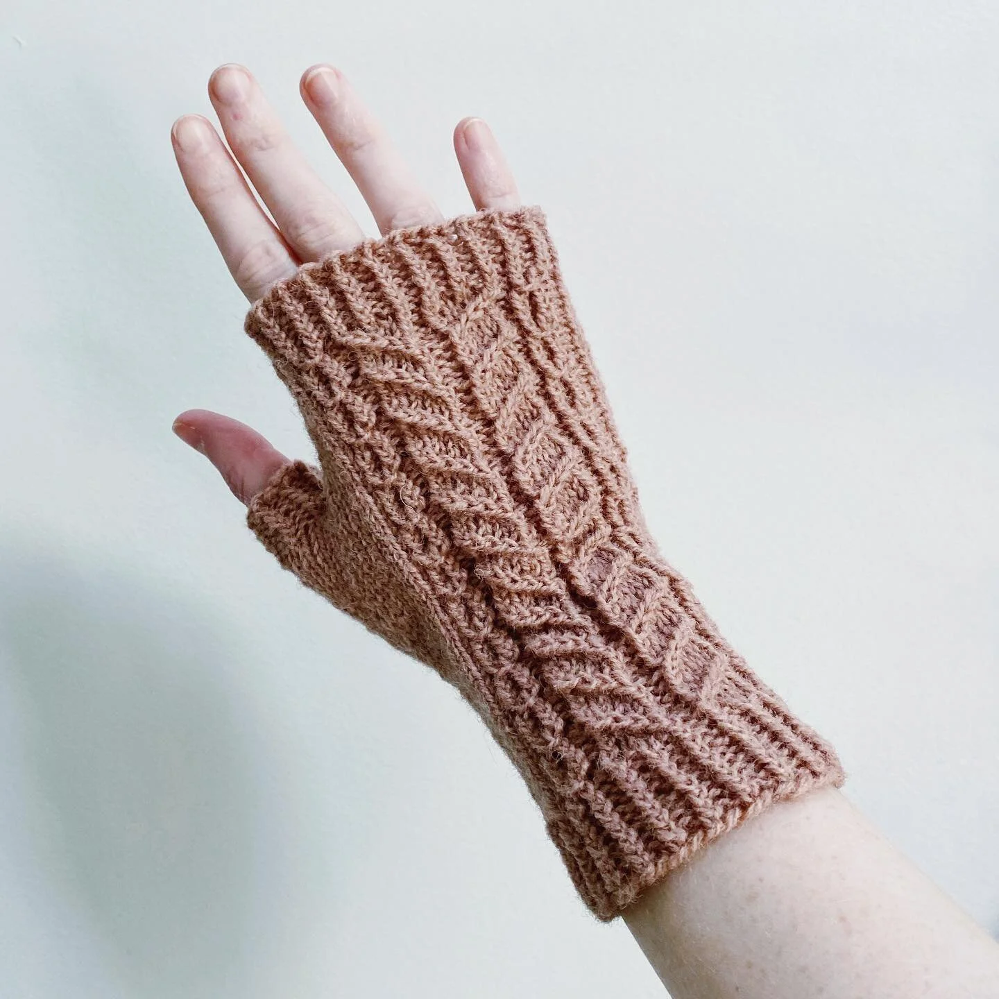 Something new is in the works!
.
.
.
.
.
#flossiknits #newpattern #knittersofinstagram #raincloudandsageyarn