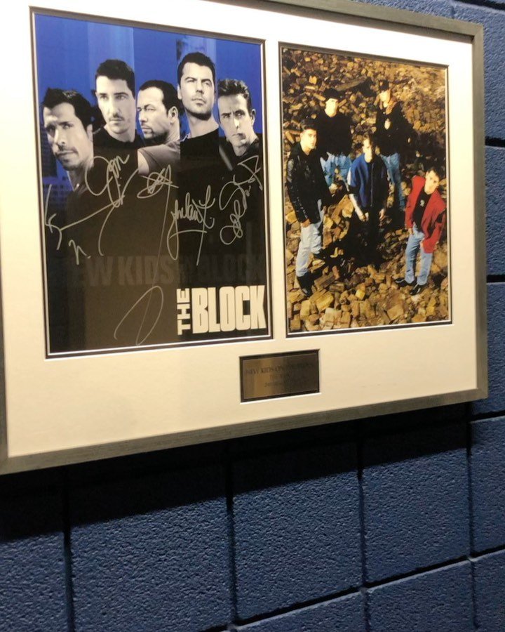 We have been fortunate enough to work with the 02 Arena recently, framing up posters and t-shirts from some of the amazing artists that have performed there over the years! 

The backstage corridors have now been filled with the history of this amazi
