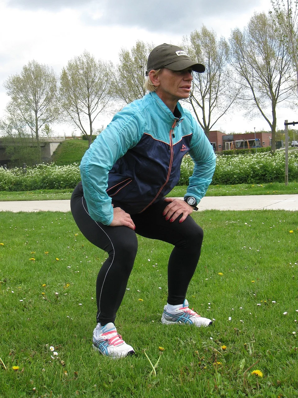 Fitness-Outdoor-Squat-685417.jpg