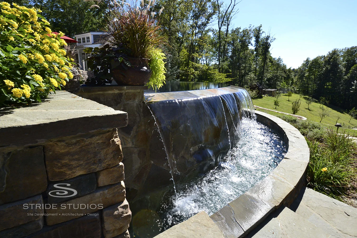 22sps-stride-studios-vanishing-edge-pool.jpg