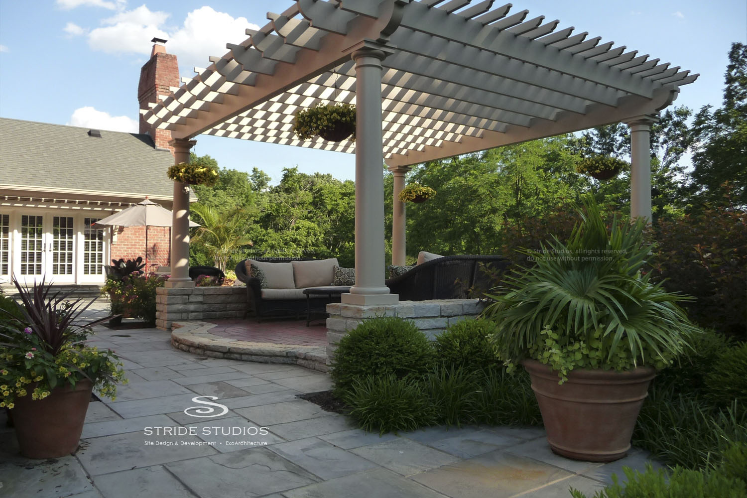 05-stride-studios-pergola-walls-terracotta.jpg