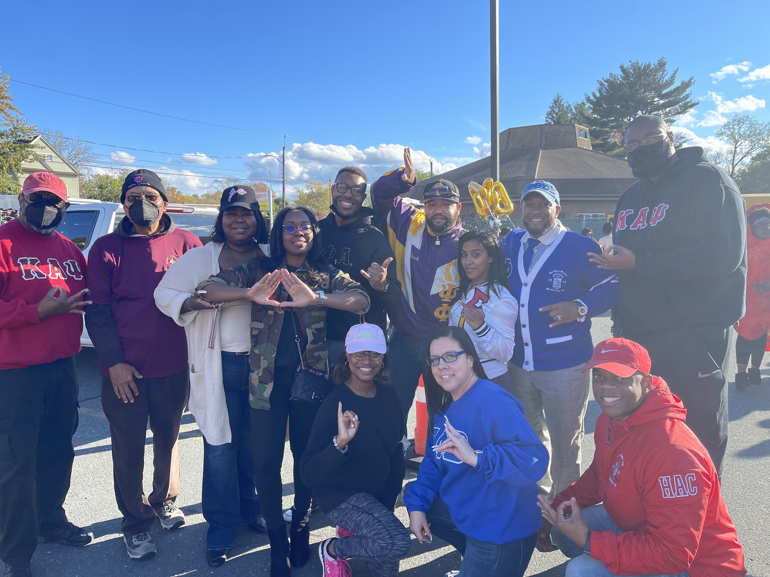 Nupes at a community service event