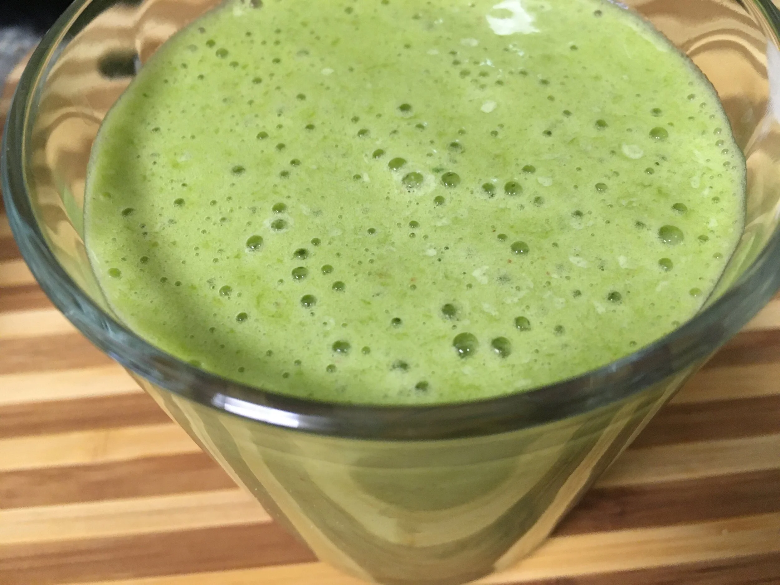 Spinach Mango Strawberry Green Smoothie&nbsp;