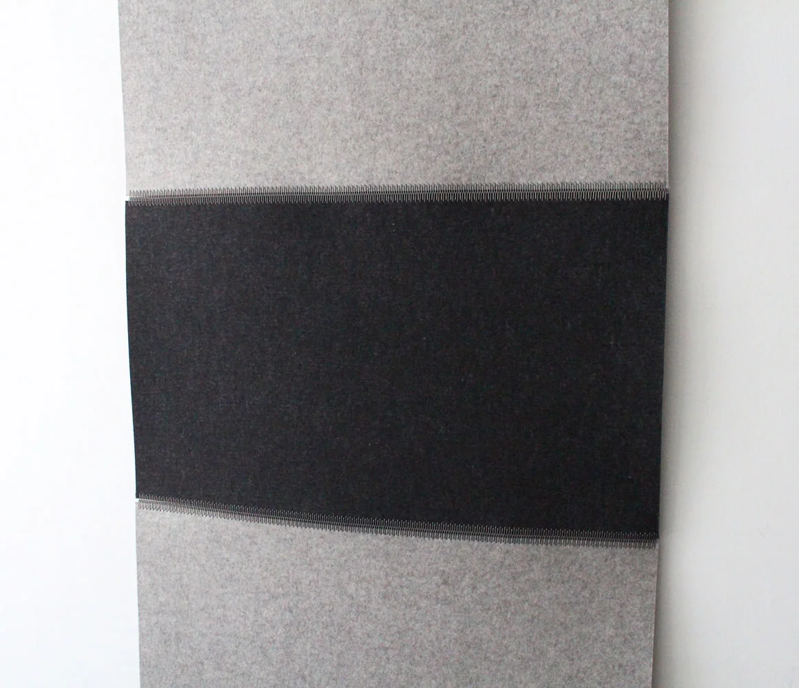 Wool Felt Runner - Collegiate (Weib & Anthrazit) - Click to buy online