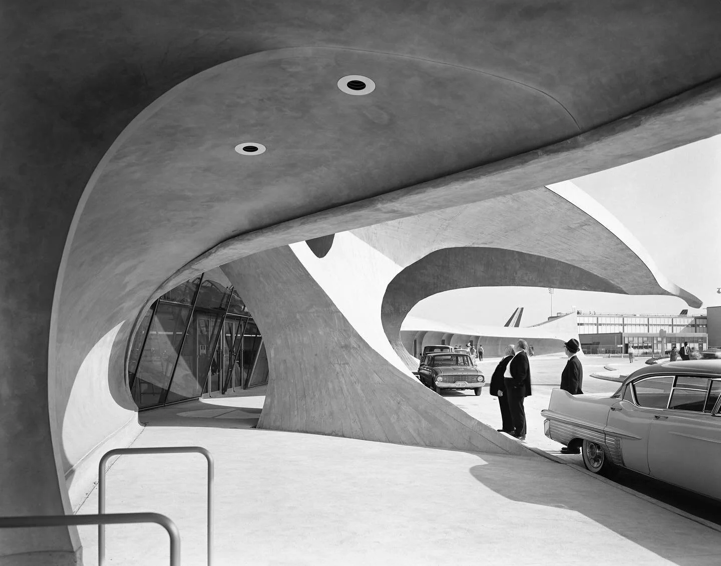 Swipe through the lens of maestro Ezra Stoller (@stollerized), in his vintage captures of the abstracted elegance of the old TWA terminal. Fun fact: Jim often patronizes the current TWA Hotel when traveling, using the architectural journey into the p
