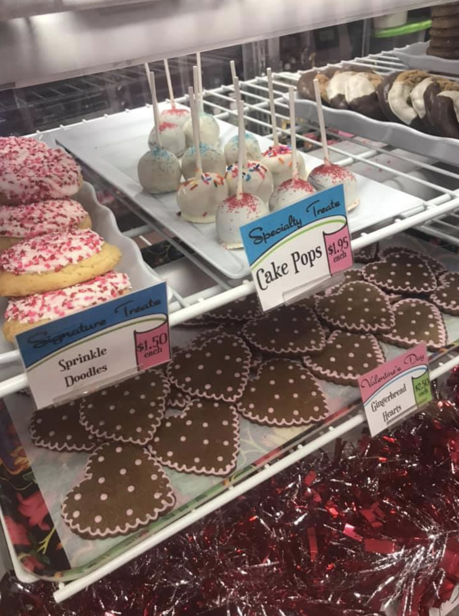 Cake pops and cookies at Piece of Cake