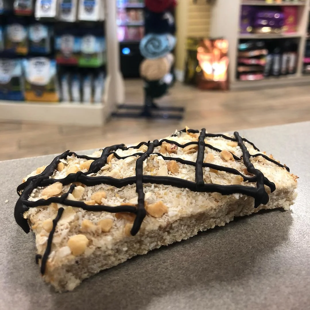 An all-natural “growlnola” bar