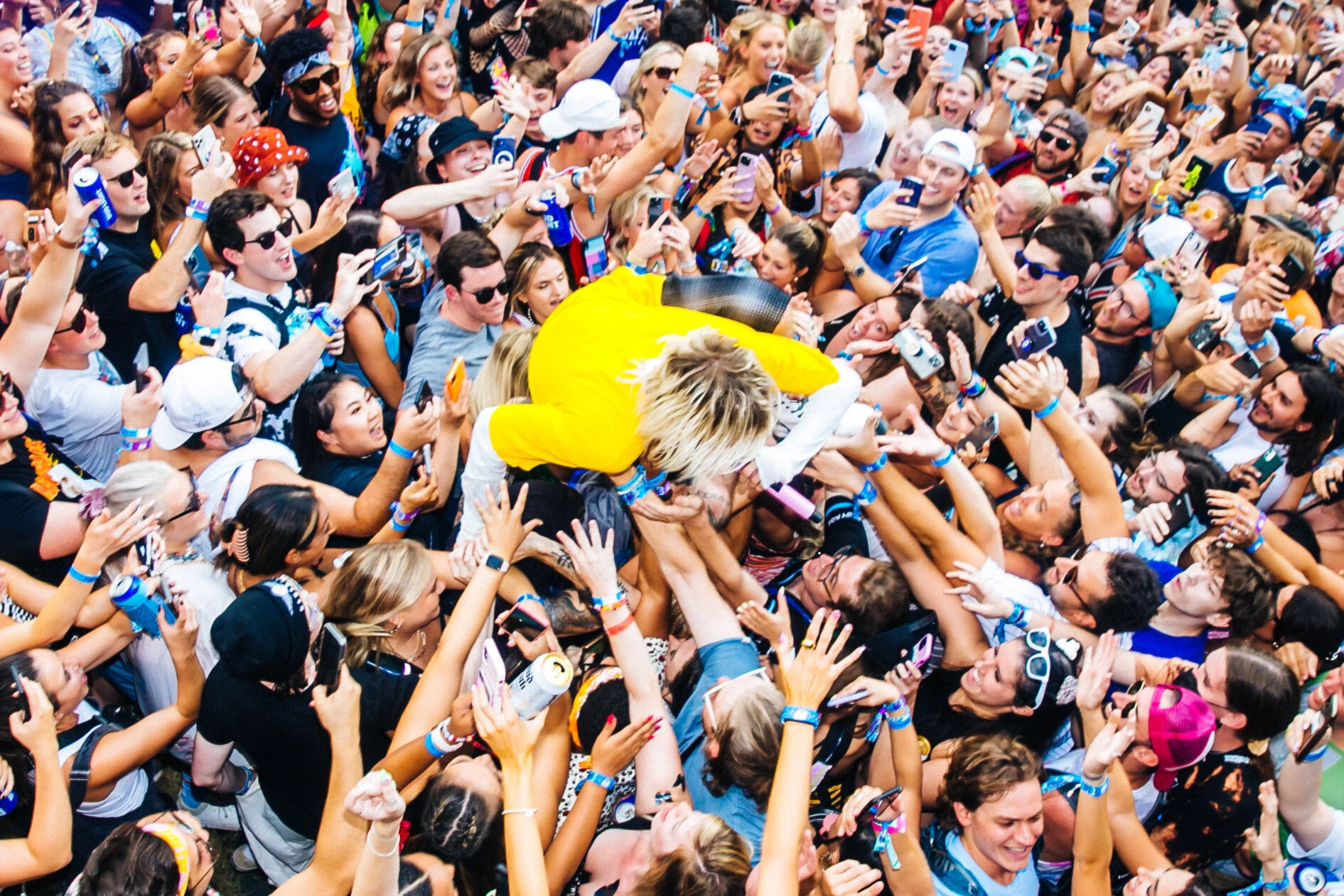 lollapalooza - 2021 - day 3 - MGK-7.jpg