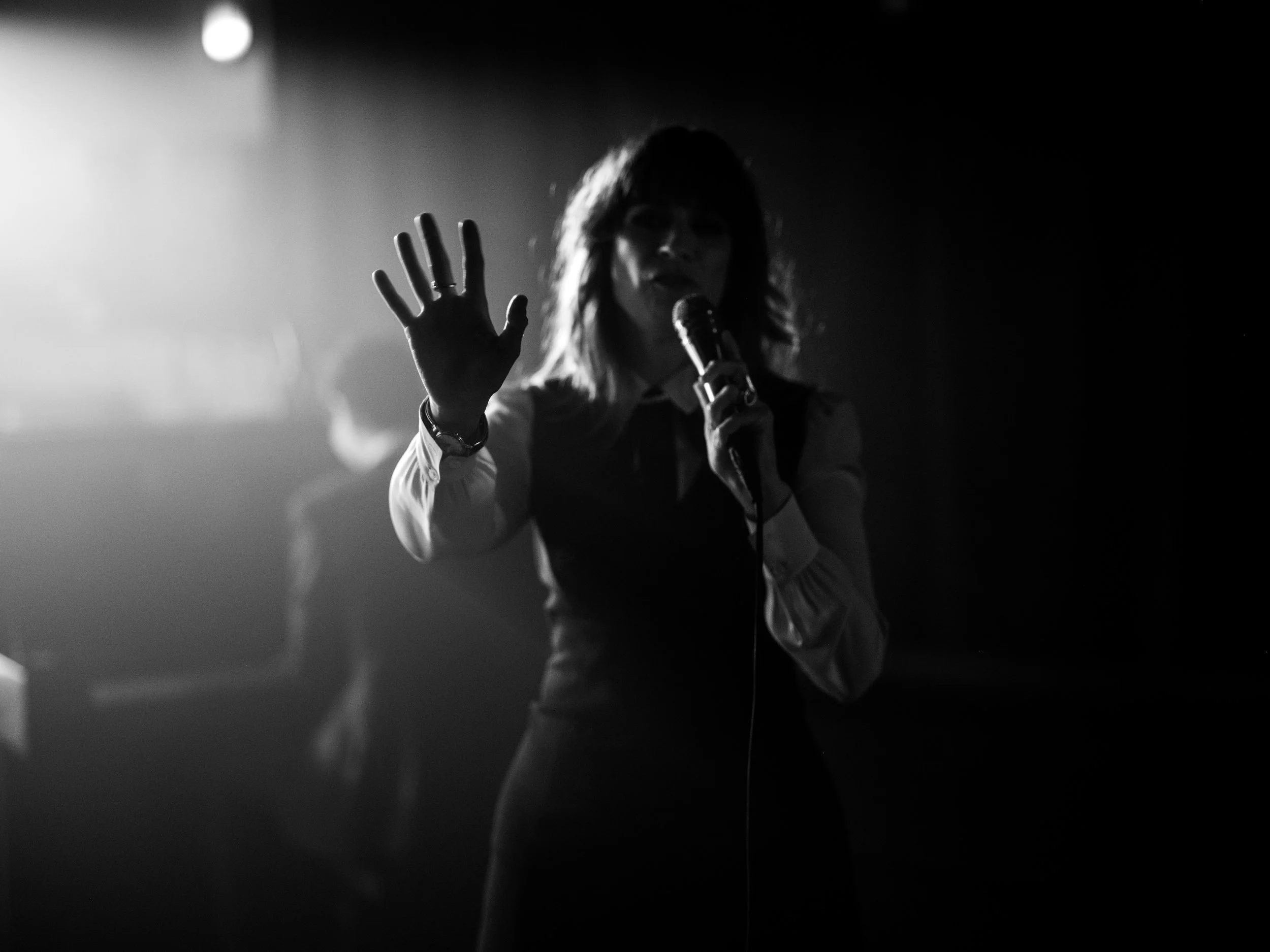 Artists Den - Nicole Atkins - March 2022_live-14.jpg
