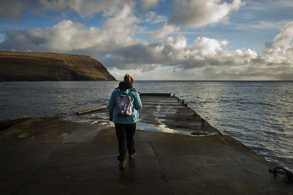 Thea filming on the east harbour, Svínoy
